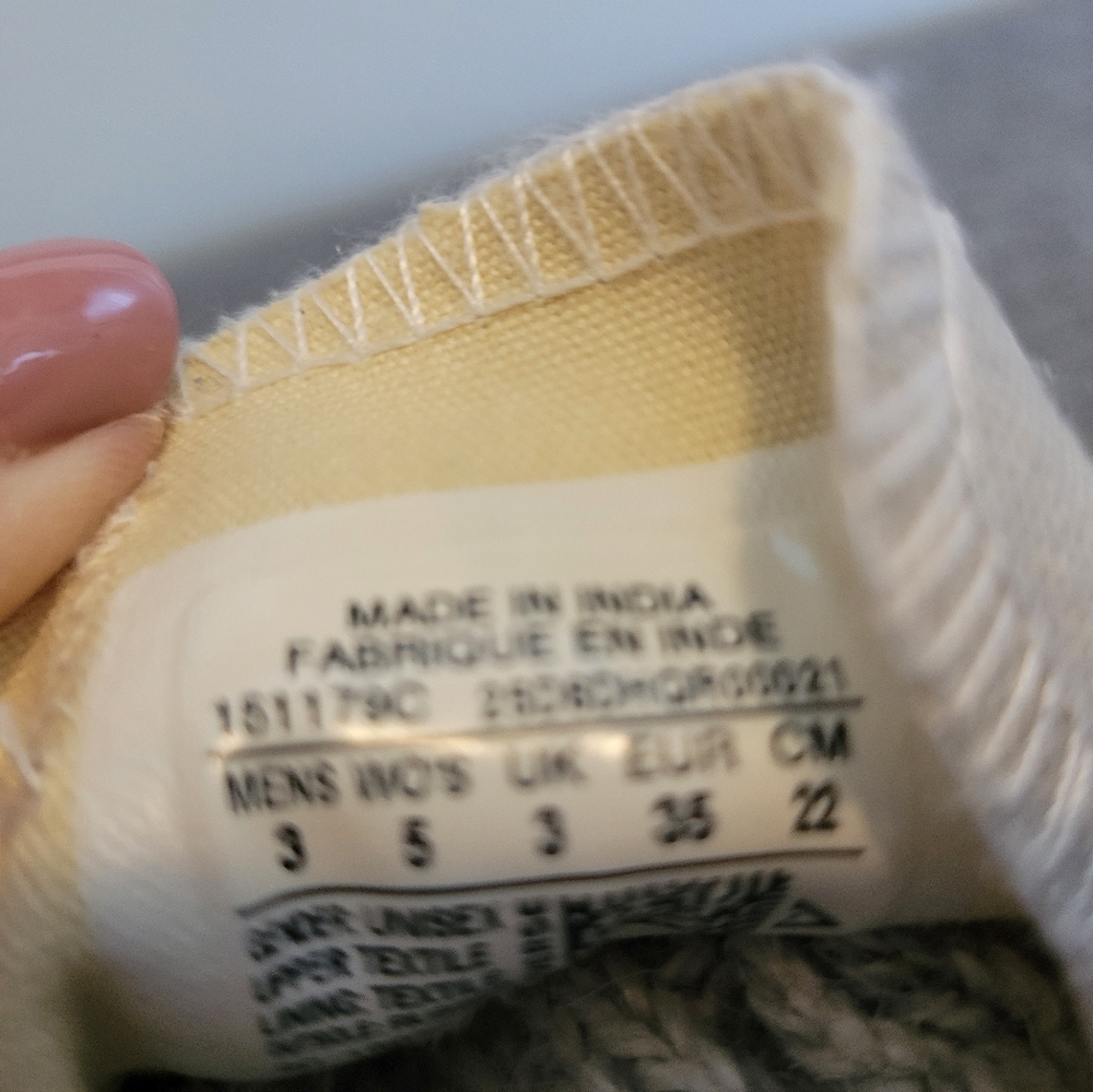 Like New Women's Converse Size 5. - Picture 8 of 8